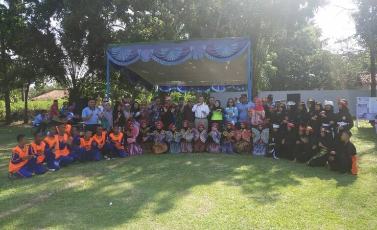  Kepala Kejaksaan Negeri Tulang Bawang menghadiri Pembukaan Turnamen Sepak Bola Danlanud Cup dalam rangka Peringatan HUT TNI AU ke-74 Lanud Pangeran M. Bunyamin

Turut hadir dalam giat Bersama Irjen Pol (Purn) DR. Ike Edwin, SH., MH