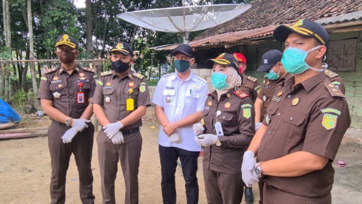 50 WIB bertempat di Kabupaten Tulang Bawang Barat dilangsungkan persidangan Giat Kemanusiaan, Bhakti Sosial terhadap masyarakat terkait dampak Covid-19