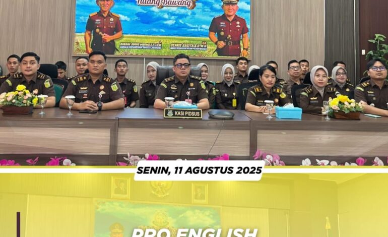 Bertempat di aula Kejaksaan Negeri Tulang Bawang yang didampingi oleh Kasi Pidsus Ali Habib, S