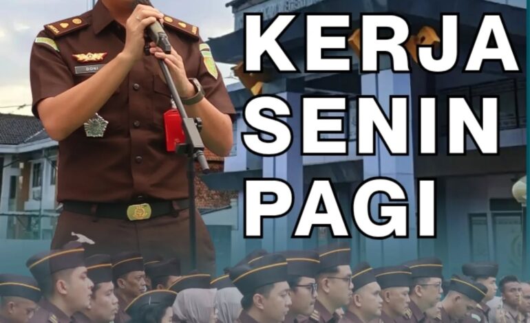  Kejaksaan Negeri Tulang Bawang Melaksanakan Apel Kerja Senin Pagi dihalaman Kantor Kejaksaan dipimpin oleh Doni Marianto, S