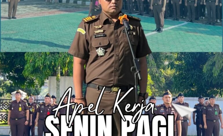 Kejaksaan Negeri Tulang Bawang Melaksanakan Apel Kerja Senin Pagi dihalaman Kantor Kejaksaandipimpin oleh Andre Devi S